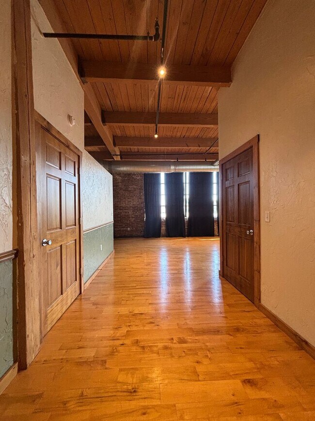 Foto del edificio - Apply Now to view this Studio loft in a gr...