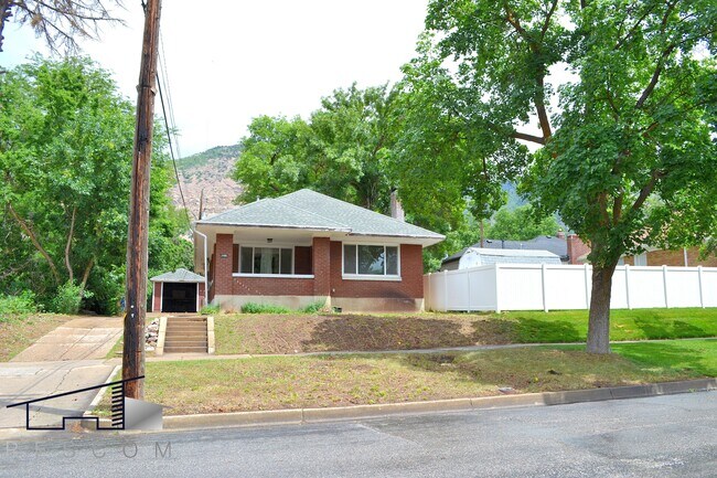Foto del edificio - 2486 Taylor Ave