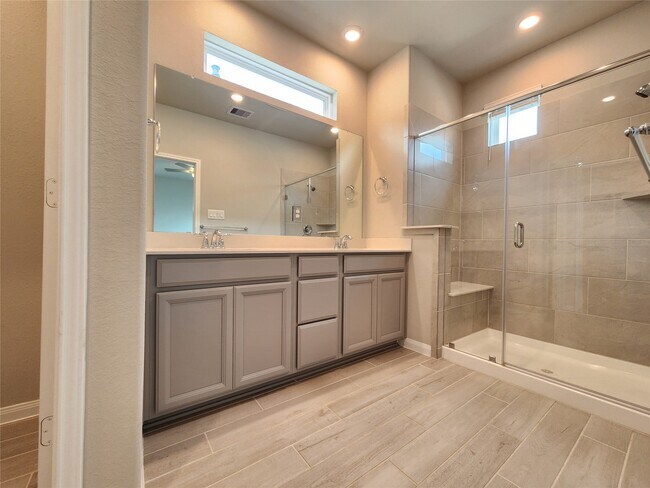 Building Photo - 1513 Lakeline Oak Dr