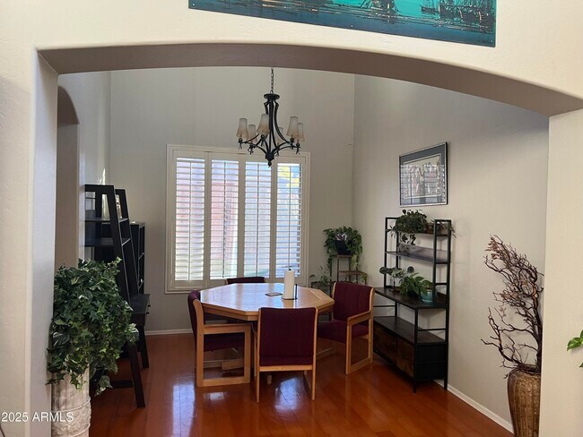 Foto del edificio - 1807 E Valencia Dr