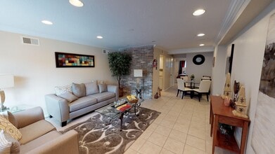 Building Photo - 2929 Dunvale Apartments On Westheimer