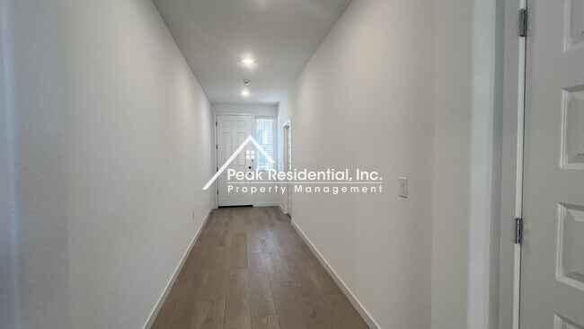Building Photo - Brand New 4bd/3.5ba Home and Seperate 1bd/...