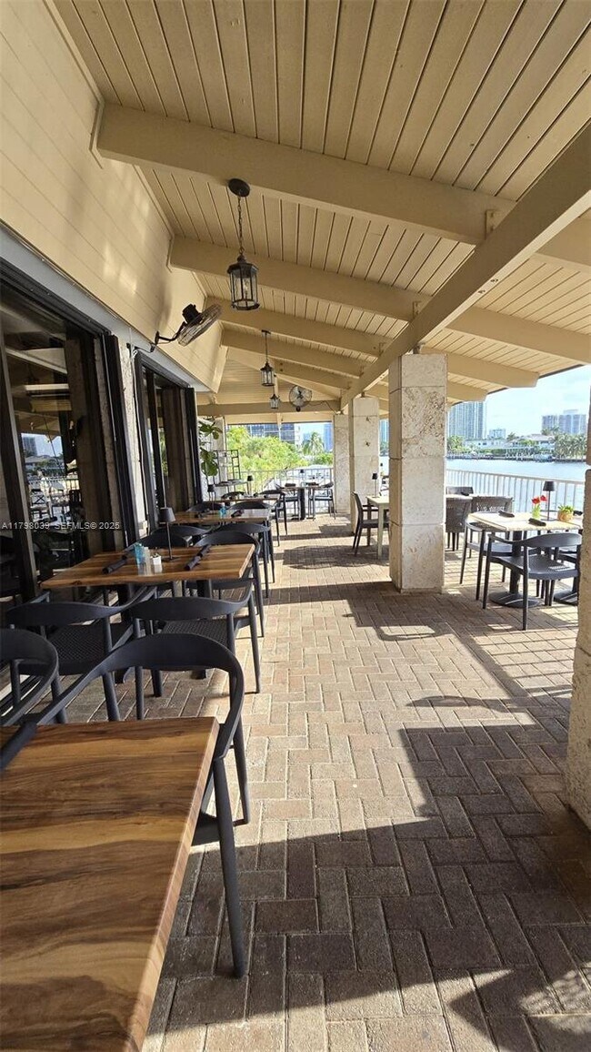 Foto del edificio - 1985 S Ocean Dr