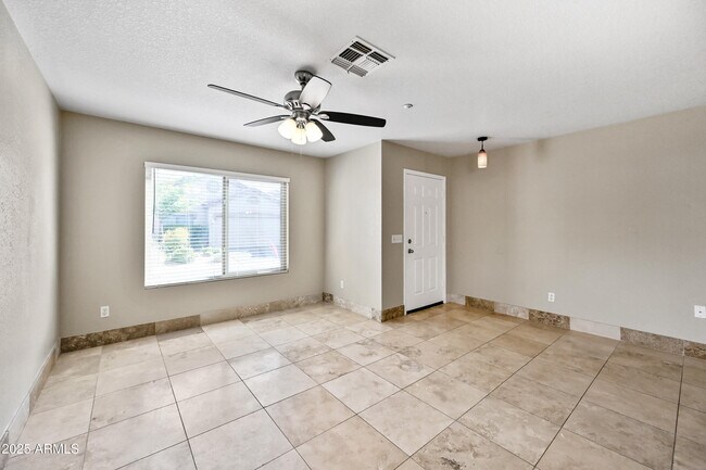 Foto del edificio - 7500 E Deer Valley Rd