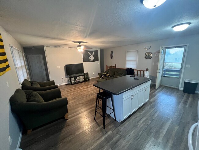 Building Photo - 940 Miller Ave