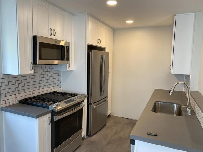 Building Photo - 2955 Columbia St