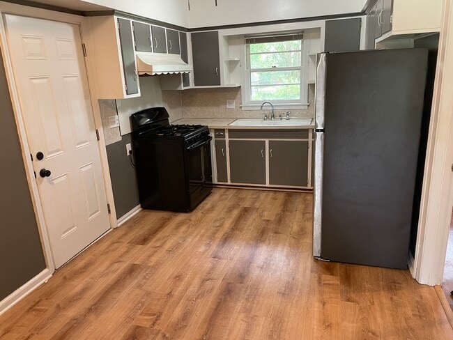Kitchen 1 of 3 - 2641 Japonica Dr