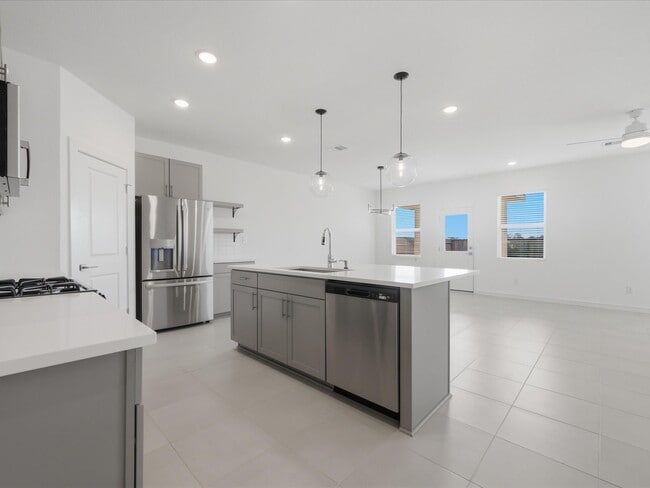 Foto del edificio - 359 W Rose Marie Ln