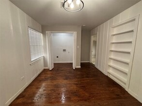 Building Photo - 1401 Austin St