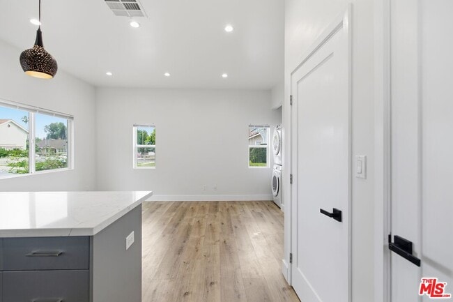 Building Photo - 8337 Gladbeck Ave