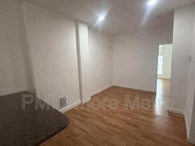 Foto del edificio - 2679 Wilkens Ave
