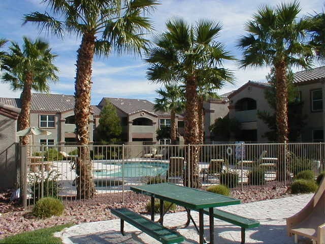 Foto del edificio - First floor unit in upscale SW community n...