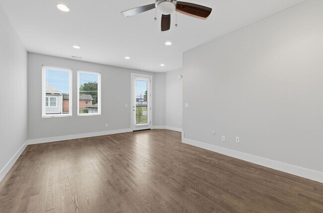 Foto del edificio - Modern 2 Bedroom Townhouse