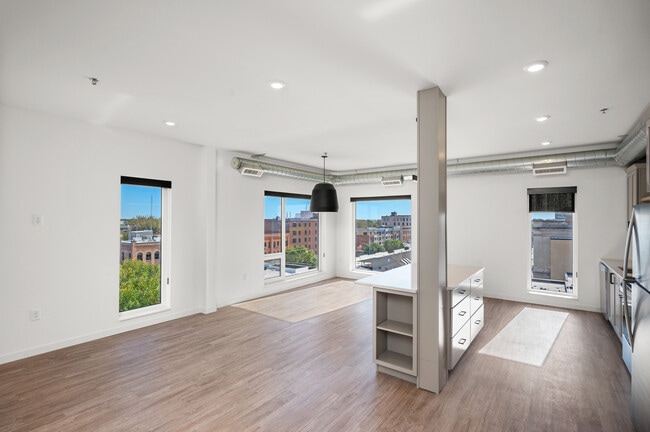 Building Photo - Franklin on 4th