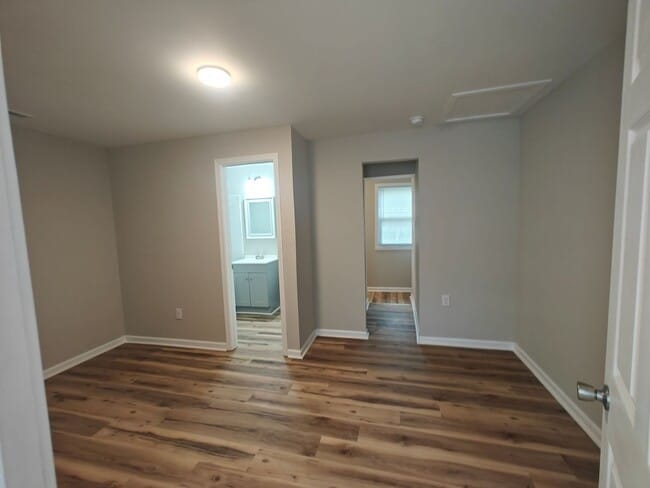 Building Photo - 120 S Little Church St