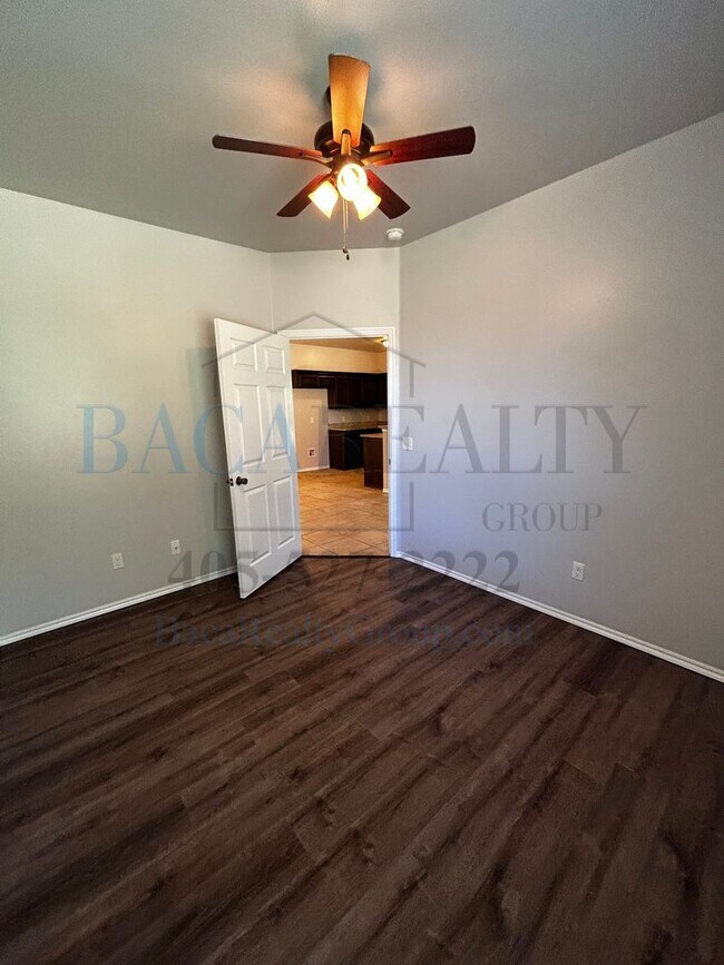 Foto del edificio - 3BR 2BA duplex with 2 car garage in Yukon!!