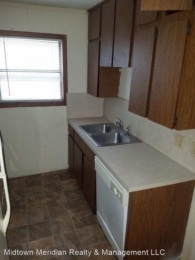 Building Photo - 2359 Claremont Ln