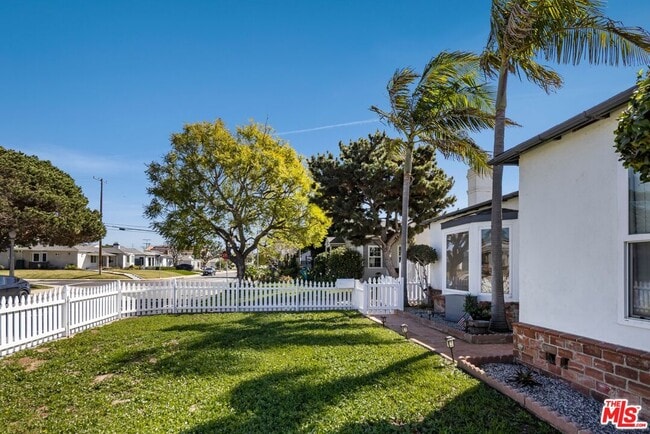 Foto del edificio - 6446 W 85th St