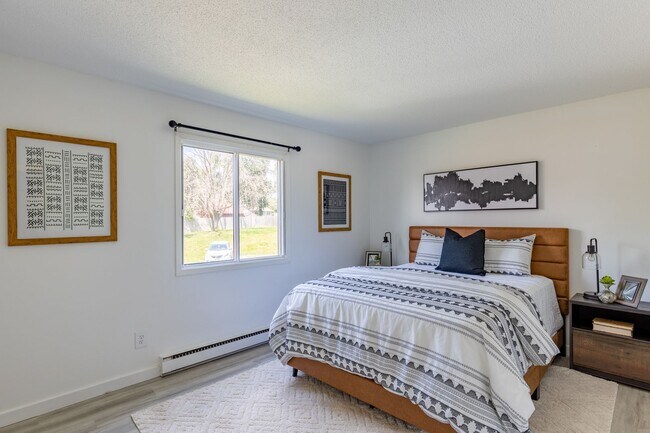 Building Photo - The Oaks | 1-Bedroom Unit