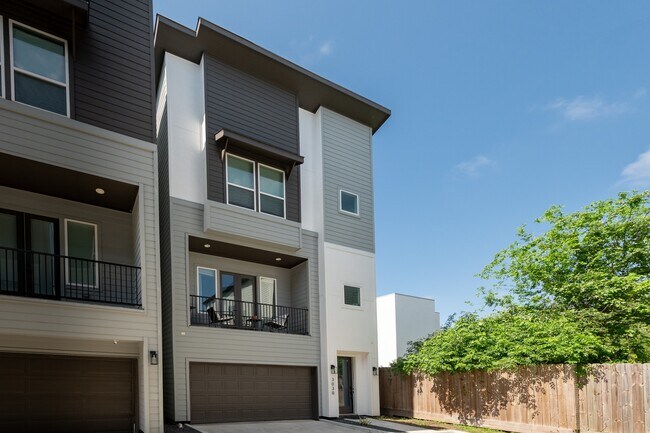 Foto del edificio - 3030 Live Oak St