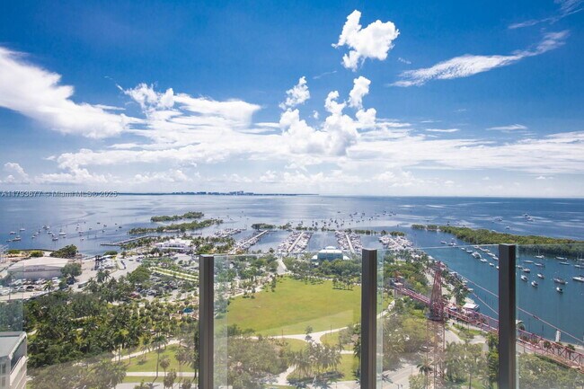 Foto del edificio - 2821 S Bayshore Dr