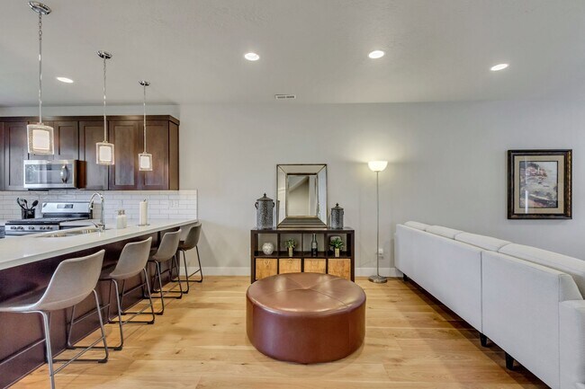 Foto del edificio - Stunning 3-Bedroom, 3.5-Bath Home with Modern Comforts