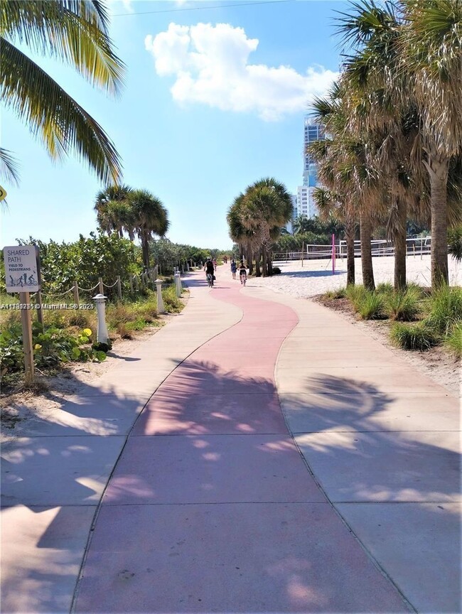 Foto del edificio - 7800 Collins Ave
