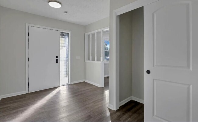 Foto del edificio - 11715 Village Way Dr