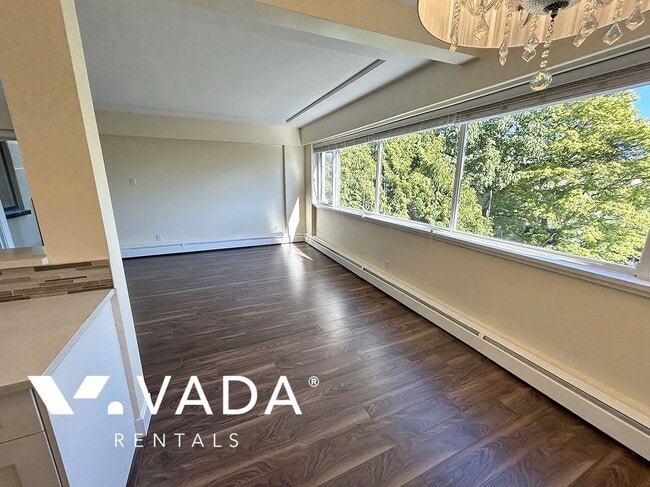Building Photo - Aish Place 1 Bedroom Apartment For Rent 30...
