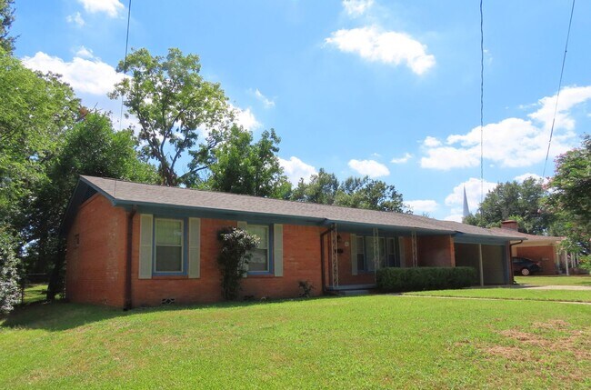 Foto del edificio - Updated 3 Bedroom, 2 Bath Home w/Storage!