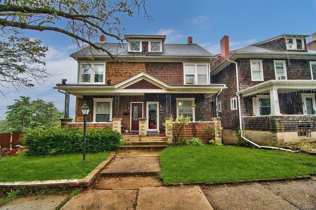 Building Photo - 262 Columbia Ave