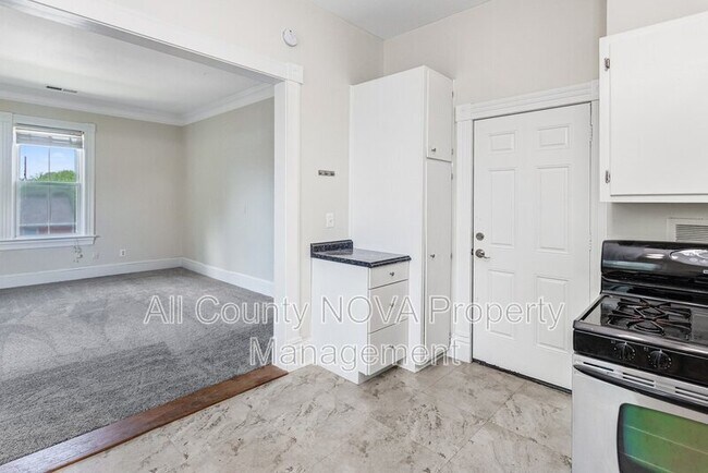 Foto del edificio - 8753 Signal Hill Rd