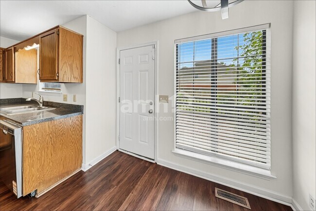 Foto del edificio - 3609 Applewood Ln