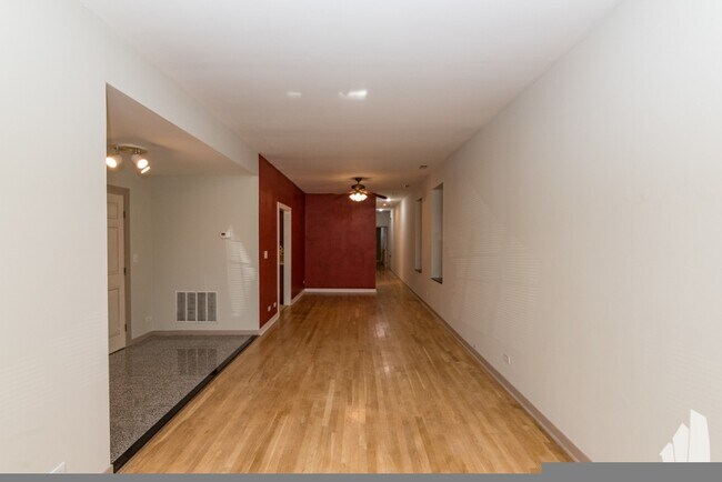 Foto del edificio - 1835 N Winchester Ave