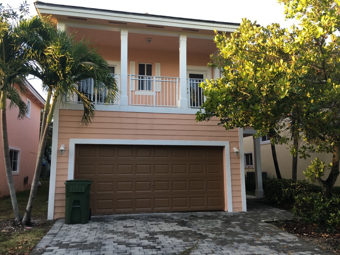 3359 NE 3rd Dr Homestead, FL 33033 Alquileres en Homestead, FL