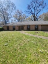 Building Photo - 139 Wagwood St