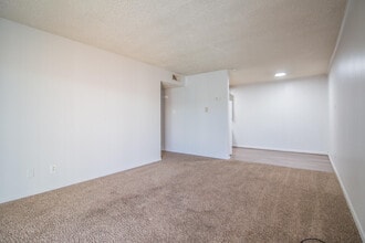Building Photo - 2500 W 26th