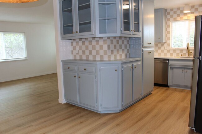 Foto del edificio - 4768 Sterling Way