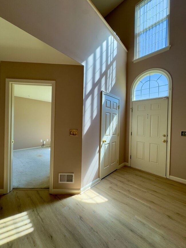 Building Photo - Charming and Stylish Living in a 3Bed/3Bat...