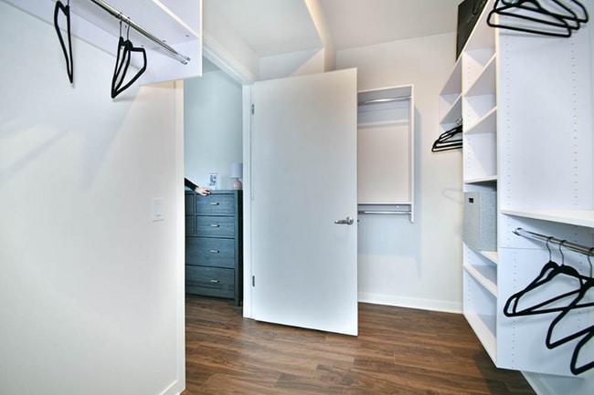 Building Photo - 17 S Halsted St