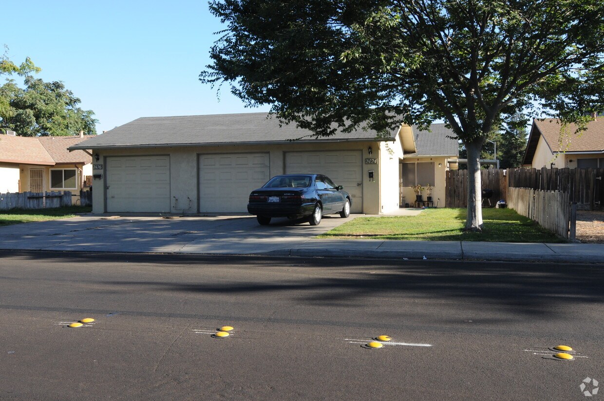 Building Photo - 2424-2430 Encina Ave
