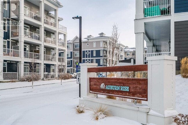Photo du bâtiment - 400-400 Auburn Meadows Common SE