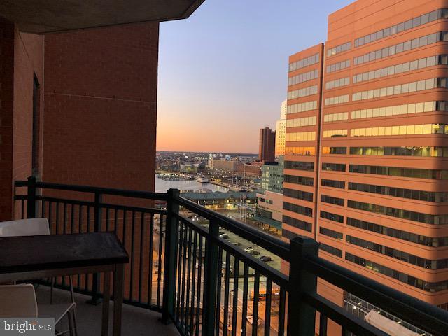 balcony - 414 Water St