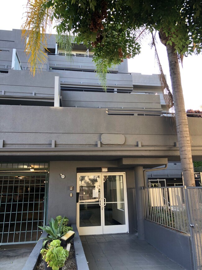 Foto del edificio - 939 Palm Ave