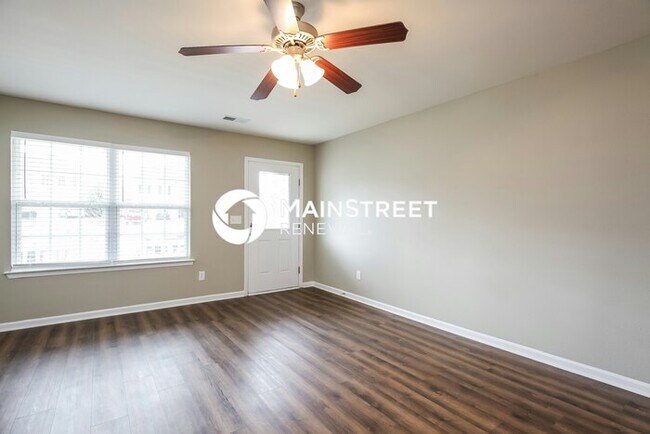 Foto del edificio - 4 Bedroom Pet-Friendly Home in Greensboro, NC with Main Street Renewal
