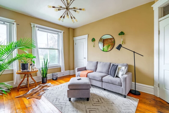 Building Photo - 621 Dennison Ave