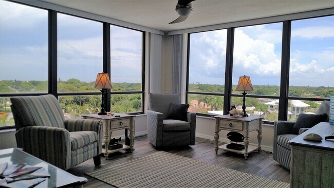 Foto del edificio - Seasonal Short-Term 2-Bedroom 2-Bathroom Condo located on Venice Island!