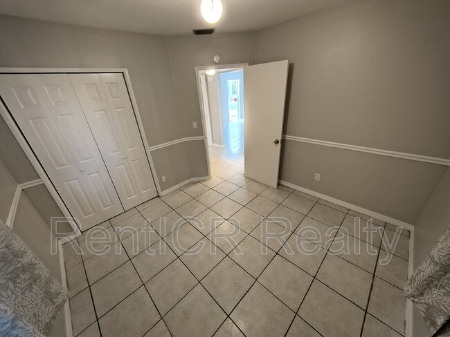 Building Photo - 2128 Riviera Dr