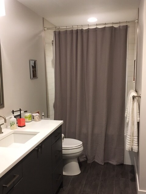 Bath tub & Shower - 5 W Mendenhall St