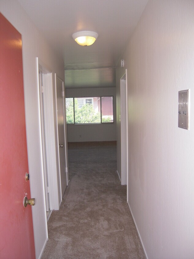 Primary Photo - 5410 Broadway